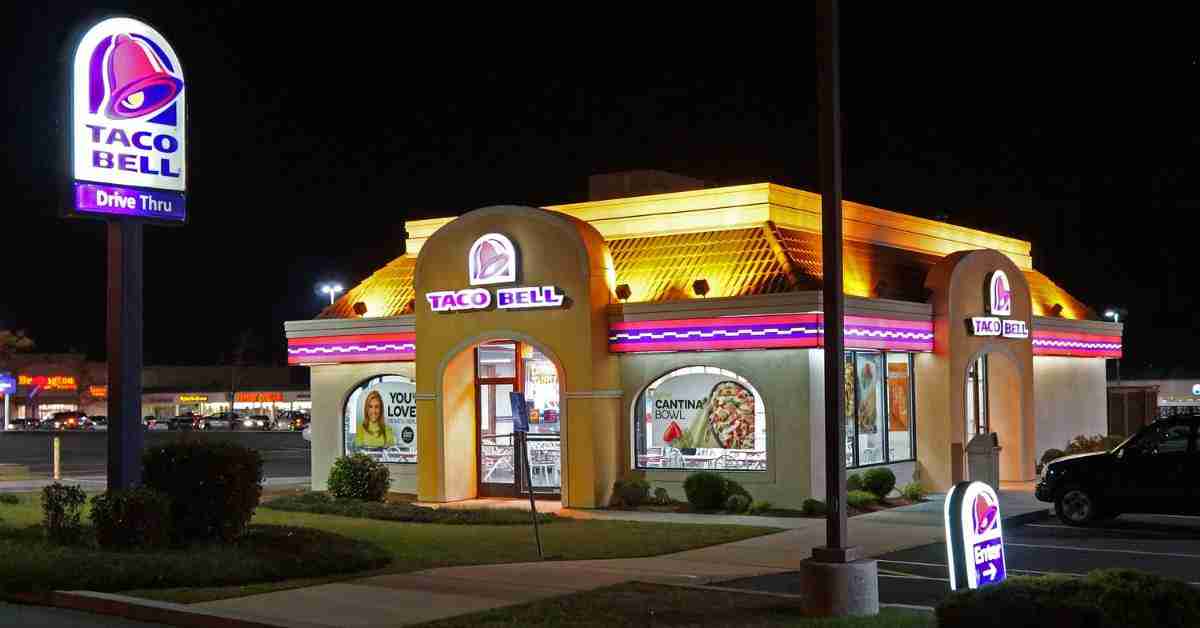 Is Taco Bell gluten-free? An image of Taco Bell fast food building set in the dark