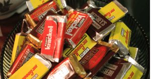 Is Krackel Gluten-Free? An image of Hershey's miniature bars with Krackel bars